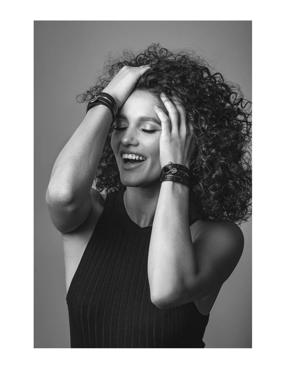 Moora Brązowa bransoleta skórzana z pozłacanymi zawieszkami* Bransolety