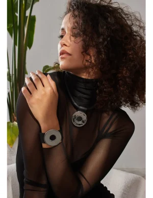 Moora Czarna bransoleta ze skóry oraz stali z błyszczącym kołem* Bransolety