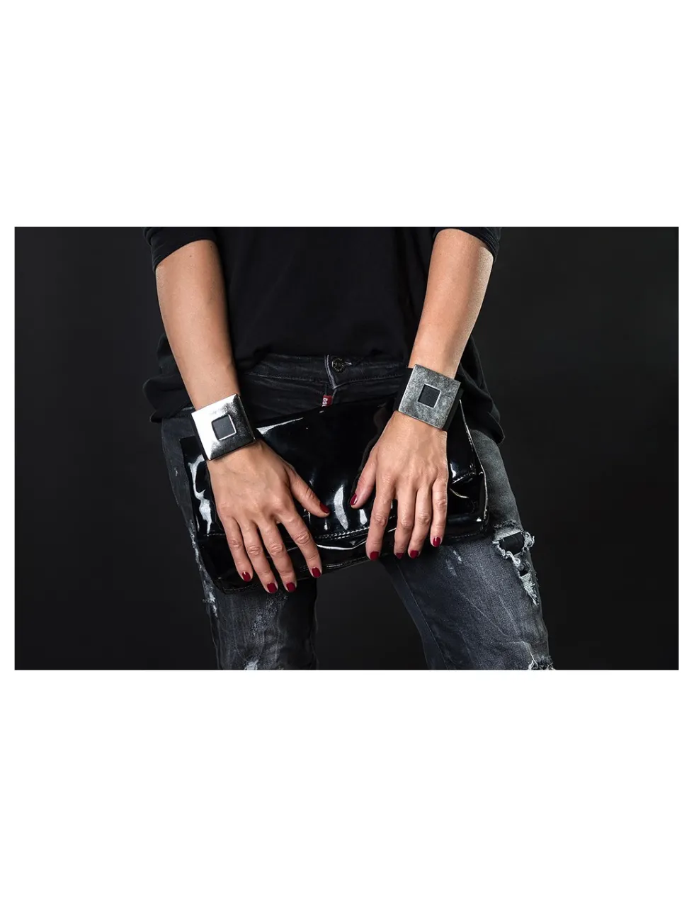 Moora Czarna bransoleta ze skóry z matowym kwadratem* Bransolety