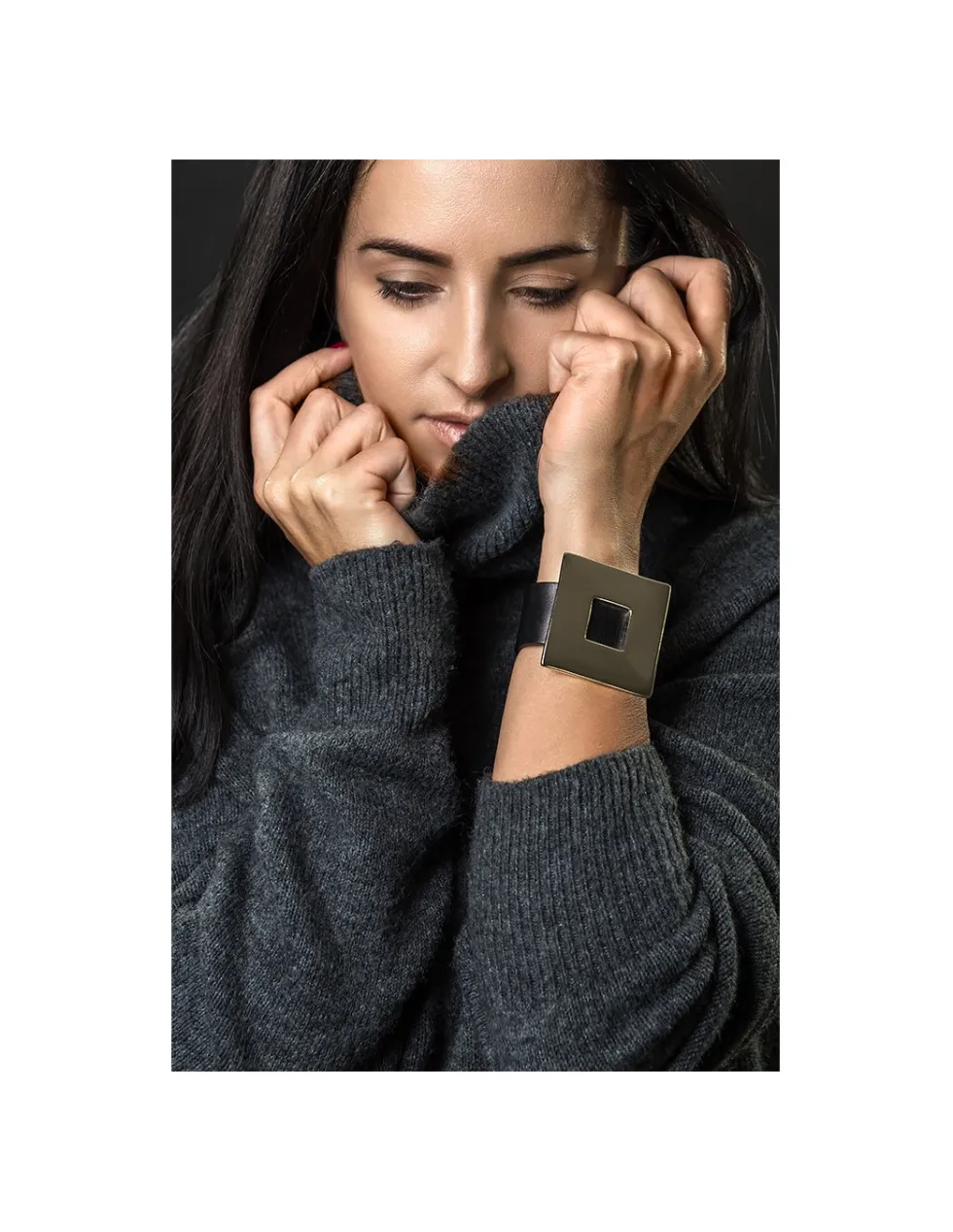 Moora Czarna bransoleta ze skóry z błyszczącym kwadratem* Bransolety