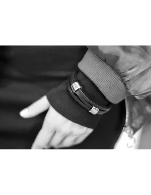 Moora Czarna bransoleta ze skóry z pozłacanymi elementami* Bransolety