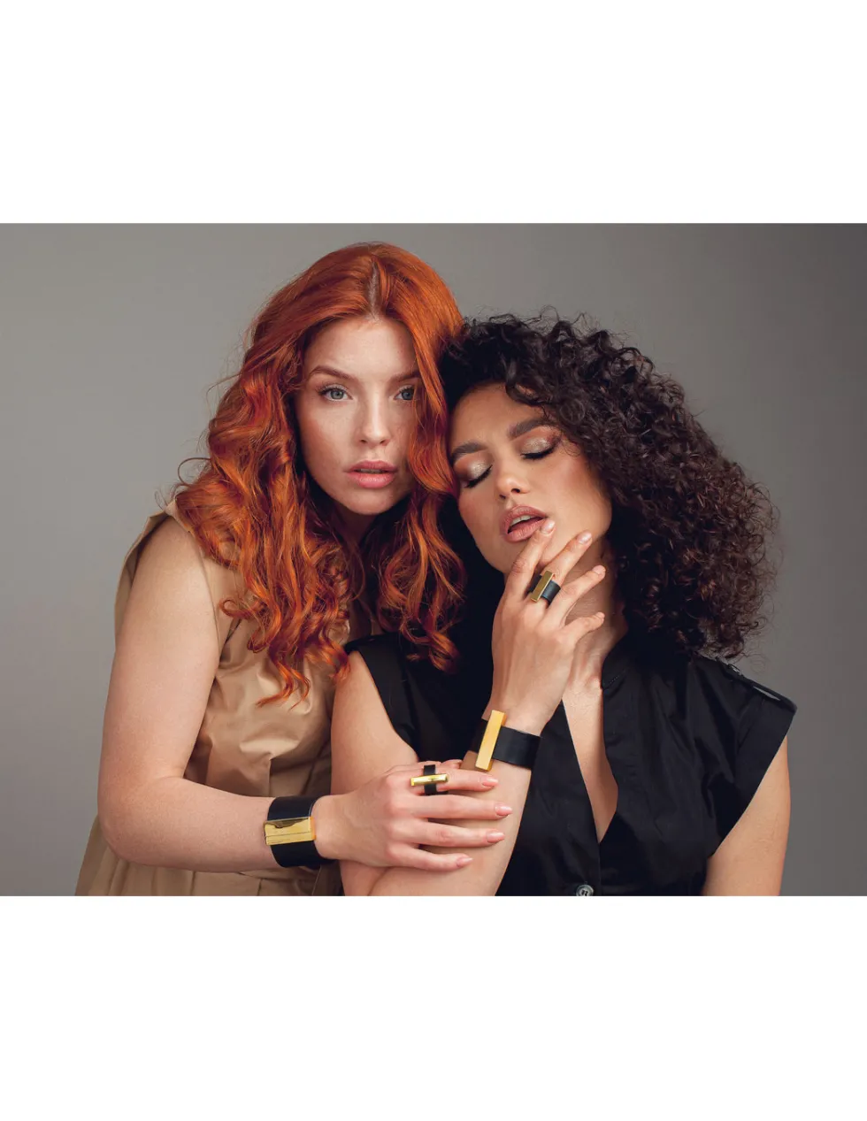 Moora Czarna szeroka bransoleta ze skóry z pozłacanym elementem* Bransolety