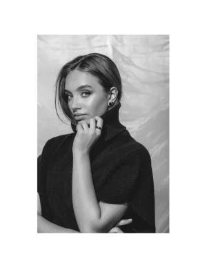 Moora Delikatne kolczyki ze stali szlachetnej z czarnym oczkiem* Kolczyki