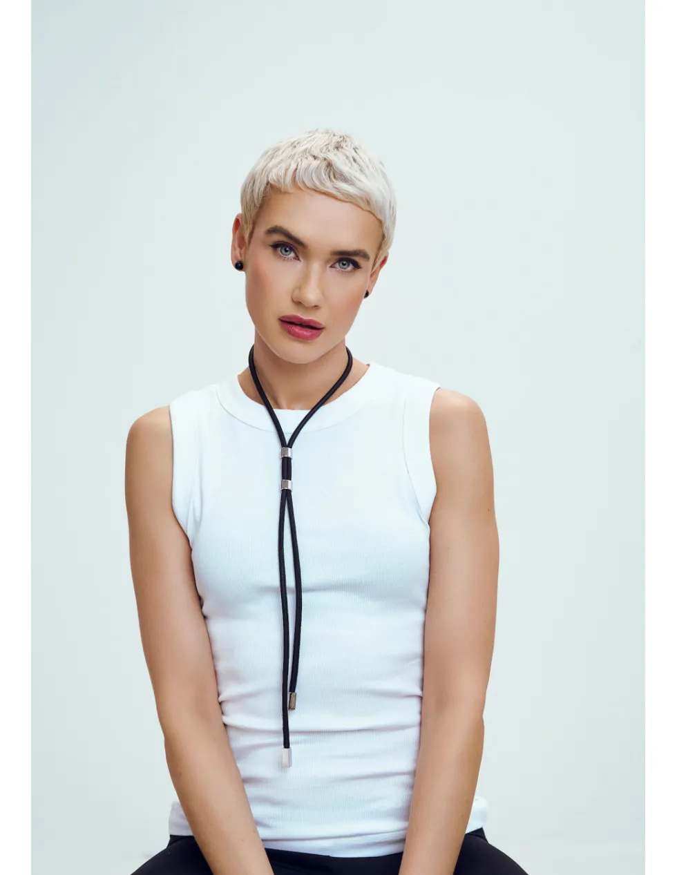 Moora Delikatny regulowany naszyjnik skórzany z pozłacanymi elementami* Naszyjniki | Nowości