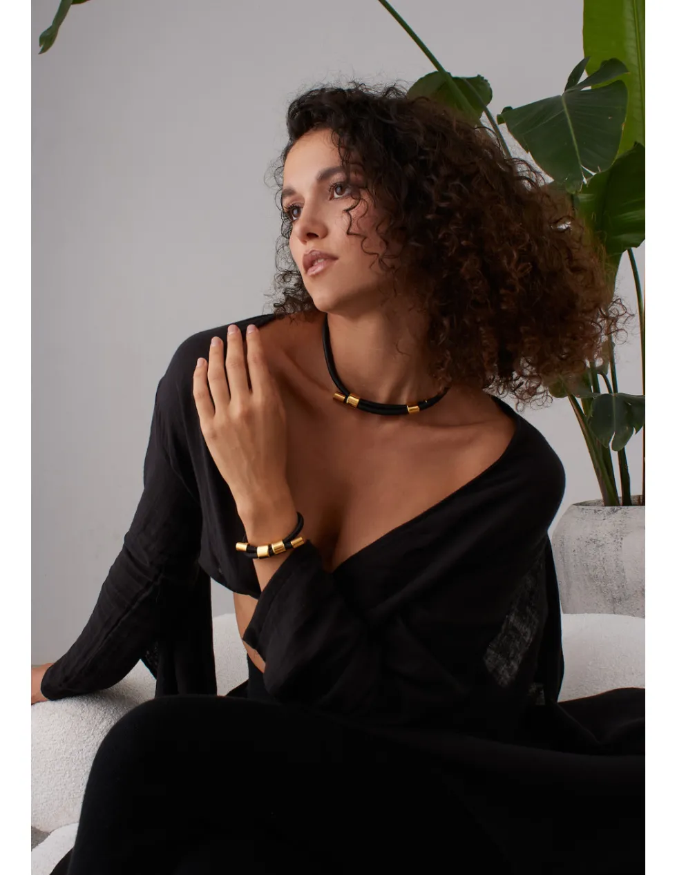 Moora Komplet ze skóry oraz pozłacanej stali szlachetnej* Naszyjniki | Bransolety