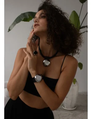 Moora Naszyjnik choker ze skóry oraz stali z błyszczącą kulą* Naszyjniki