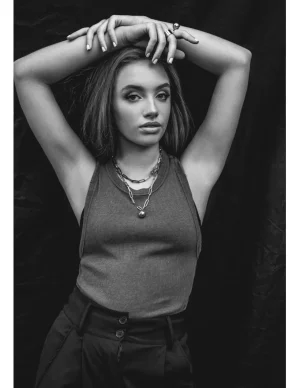 Moora Naszyjnik z dużymi ogniwami i ozdobną kulą* Naszyjniki | Nowości