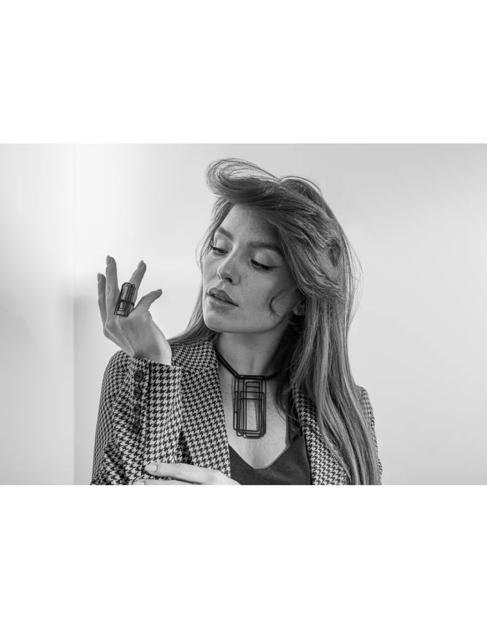 Moora Naszyjnik ze skóry z ozdobą czarna matową zawieszką* Naszyjniki